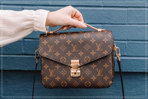 difference between real and fake lv bag|louis vuitton scam.